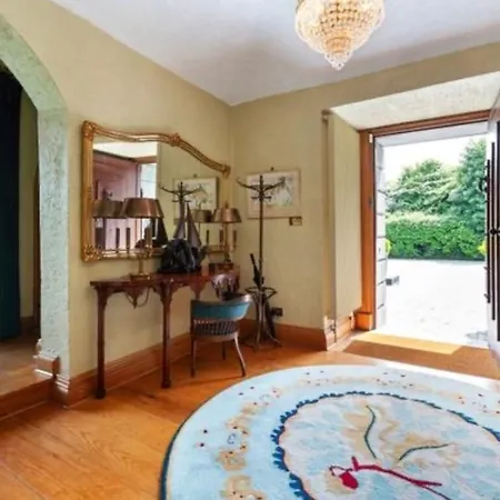 Moyvannan Castle On 7 Acres Holiday home *