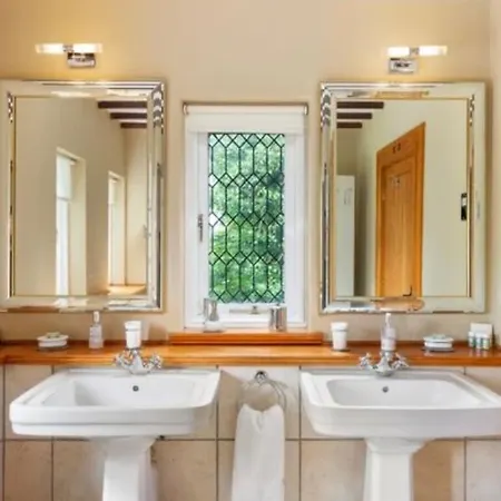 Moyvannan Castle On 7 Acres Holiday home *